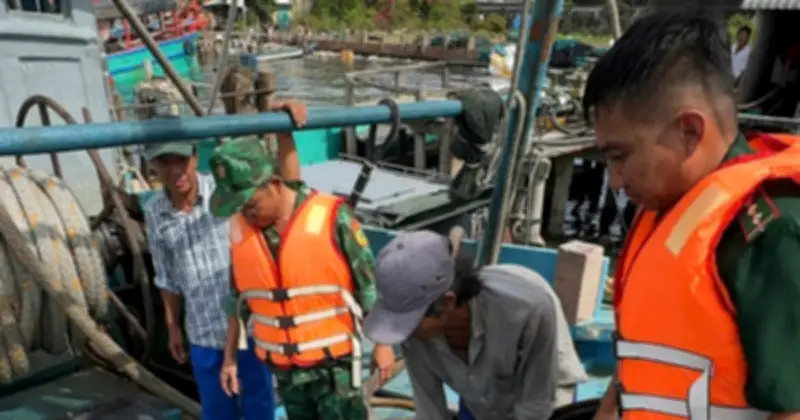 Bắt tàu cá chở hơn 31.000 lít dầu DO không rõ nguồn gốc trên biển Tây Nam