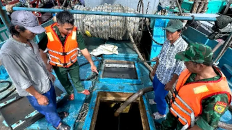 Bắt tàu chở hơn 31.000 lít dầu lậu trên biển Cà Mau