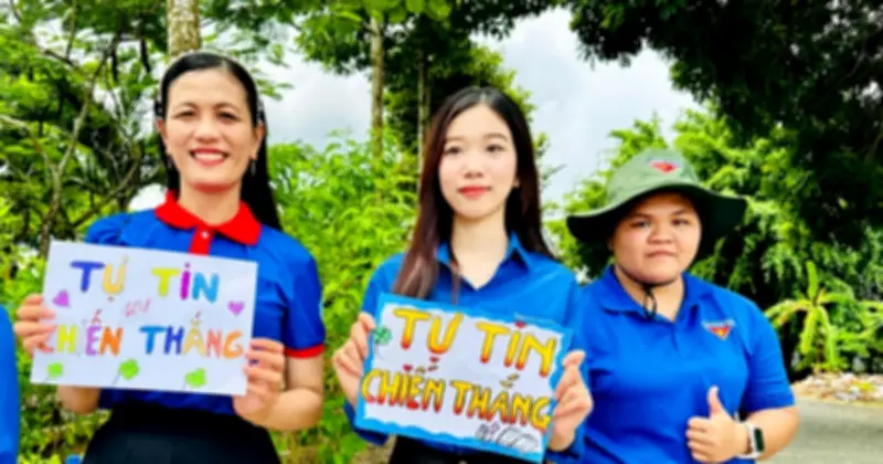 Cô giáo một chân vượt nghịch cảnh, tiếp sức mùa thi cho học sinh