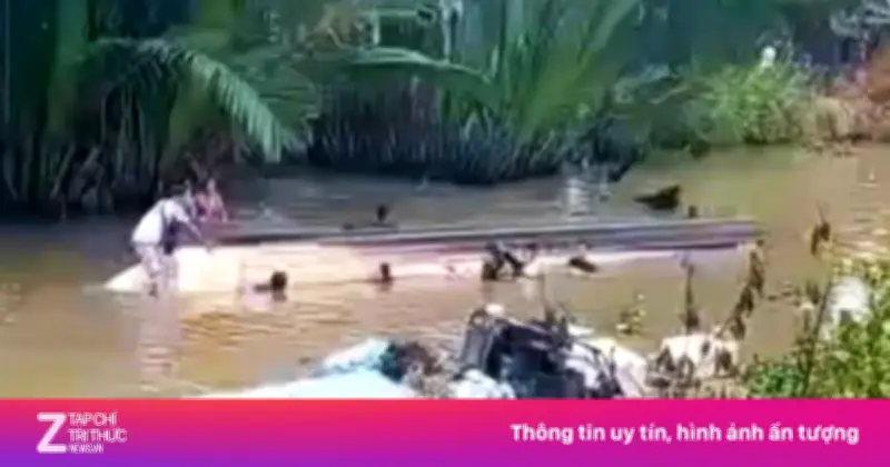 Cà Mau: Lật vỏ lãi chở khách tham quan, 6 du khách rơi xuống sông