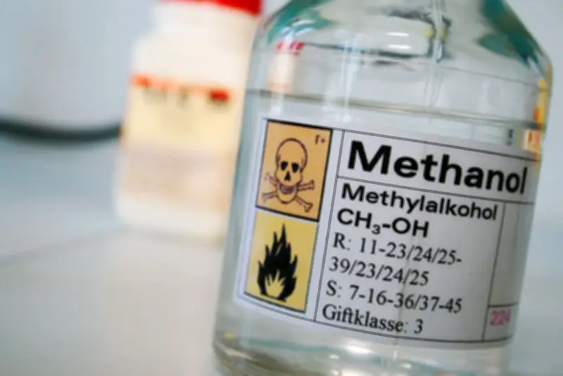 Cà Mau: Nghi ngộ độc methanol, 1 người tử vong, 2 người nguy kịch