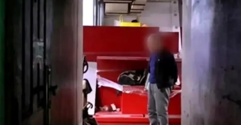 Có nhà tiền tỷ, ông lão 78 tuổi vẫn ngủ ở lối vào siêu thị vì sợ cô đơn