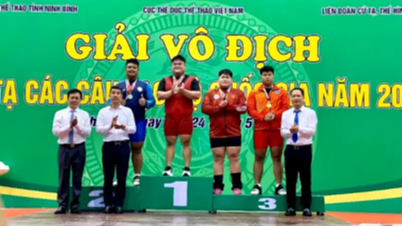 Cử tạ Việt Nam nỗ lực vượt thách thức tại SEA Games 33