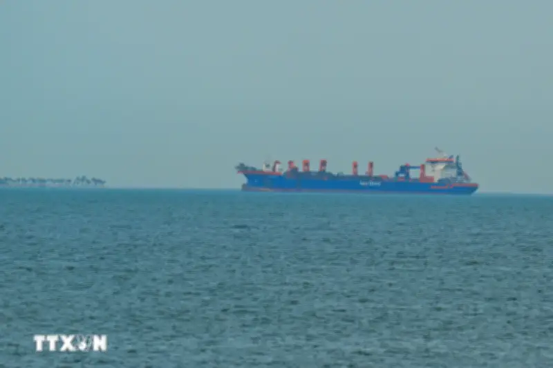Các siêu tàu chở 6 triệu thùng dầu thô từ Trung Đông qua eo biển Hormuz
