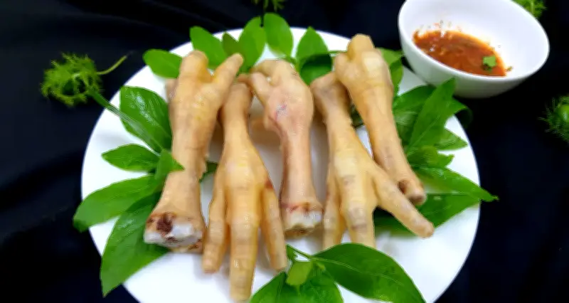 Cách chọn và luộc chân gà ngon, giòn, không bị thâm