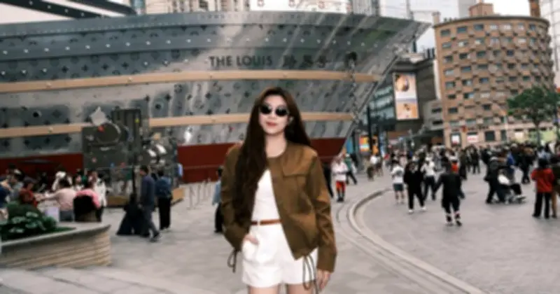 CEO LuxJy Jewelry trực tiếp livestream bán trang sức kim cương - Xu hướng tiêu dùng mới