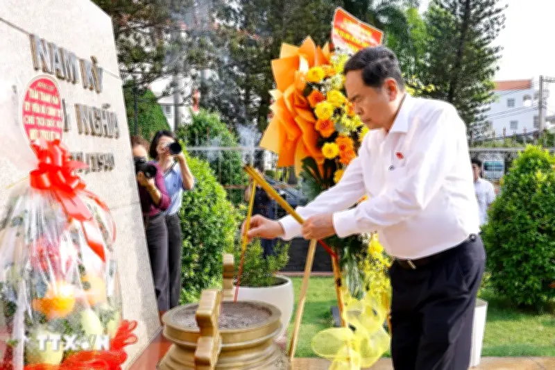 Chủ tịch Quốc hội dâng hương tưởng niệm sự kiện Nam Kỳ khởi nghĩa