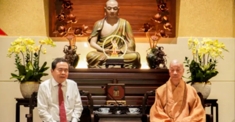 Chủ tịch Quốc hội thăm chúc mừng Phật đản tại chùa Huê Nghiêm và thiền viện Quảng Đức