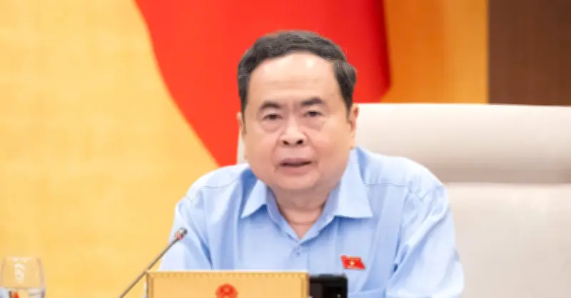 Chủ tịch Quốc hội Trần Thanh Mẫn ký các nghị quyết về công tác cán bộ