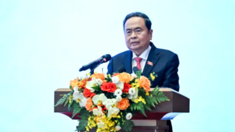 Chủ tịch Quốc hội: Xây dựng đội ngũ cán bộ có đức, có tài, vừa hồng vừa chuyên