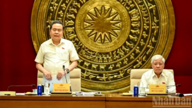 Chủ tịch Quốc hội yêu cầu đổi mới tư duy, cách làm tại Văn phòng Quốc hội