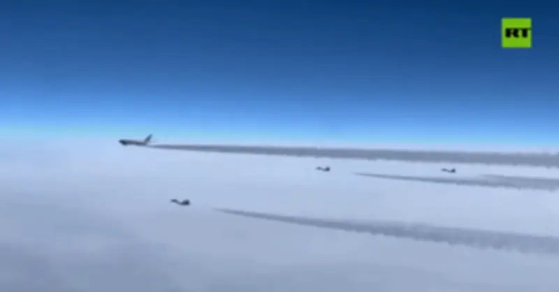 Chiến đấu cơ hộ tống máy bay ông Putin đi vào Kazakhstan