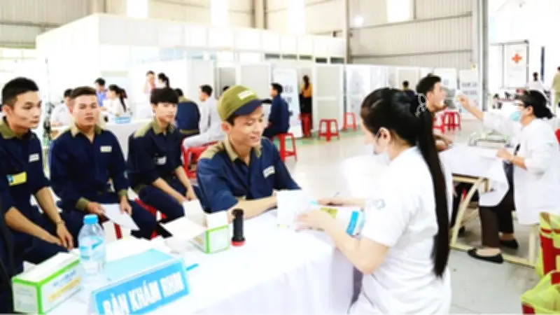 Chăm sóc sức khỏe người lao động: Từ hình thức đến thực chất