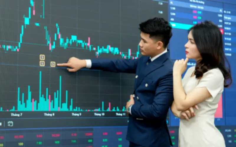 Chứng khoán rung lắc vùng 1.870-1.880 điểm, nhà đầu tư thận trọng