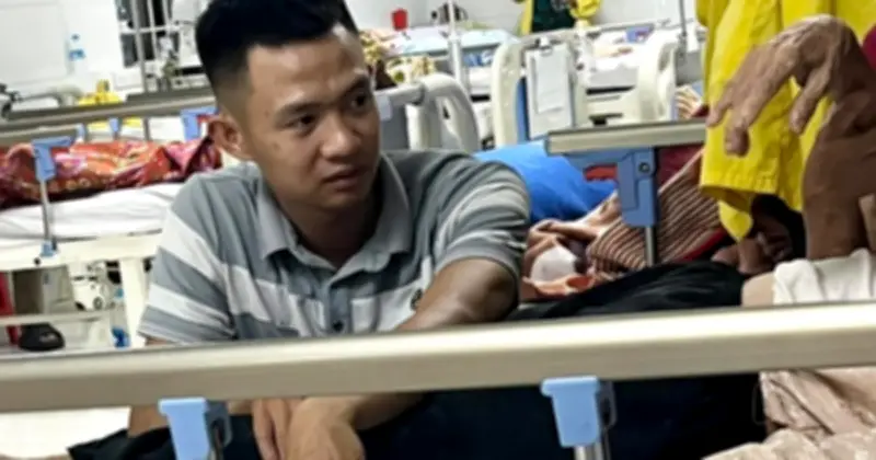 Chàng trai thức trắng đêm chăm bà nội ốm nặng gây xúc động