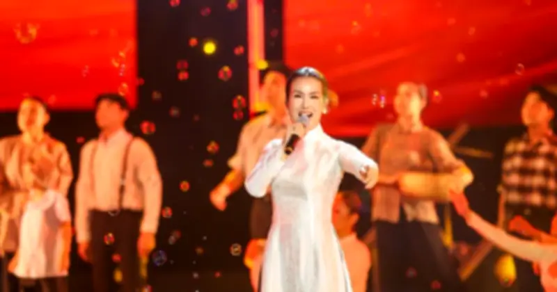 Chương trình nghệ thuật 'Tình ca đất nước' kỷ niệm 51 năm thống nhất và 140 năm Quốc tế lao động