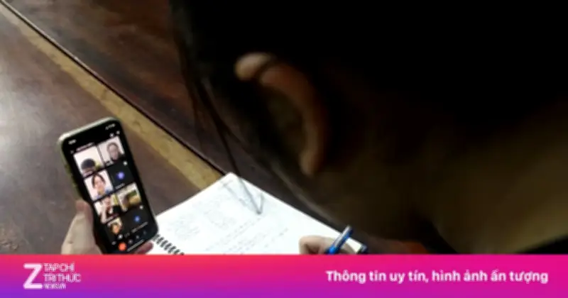 Chính phủ hỗ trợ 400.000 smartphone cho hộ nghèo từ 30/4