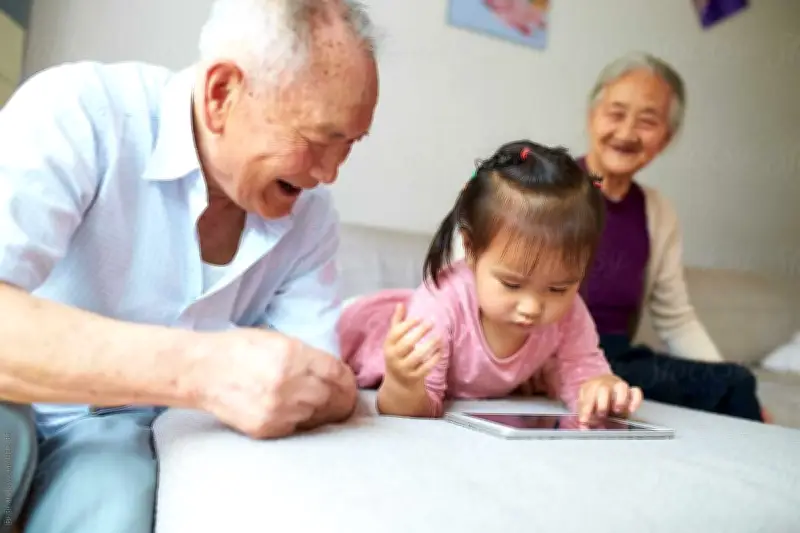 Cho con về quê chơi với ông bà, mới 2 ngày chị dâu đã muốn đuổi cháu đi