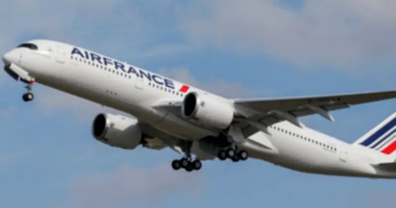 Chuyến bay Air France bị chuyển hướng vì hành khách từ vùng dịch Ebola