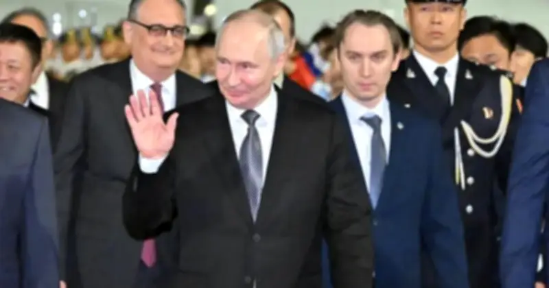 Chuyên cơ chở Tổng thống Putin hạ cánh xuống Bắc Kinh, chuẩn bị gặp lại cậu bé năm xưa