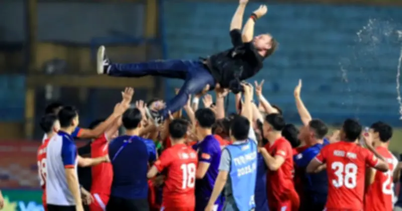 CLB CAHN vô địch V-League với lối chơi vượt trội, nội binh tiến bộ vượt bậc