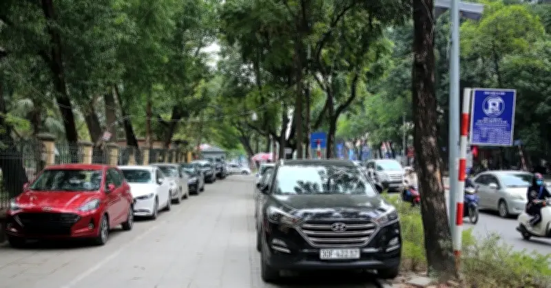 Cấm xe xăng vào vùng phát thải thấp: Bài đỗ xe là nút thắt của Hà Nội