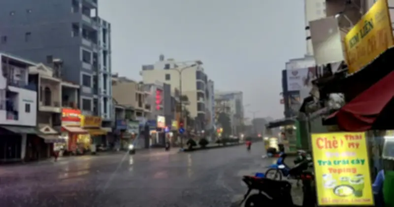 Cơn mưa đầu mùa 'tưới mát' tâm hồn người Sài Gòn sau chuỗi ngày nắng nóng