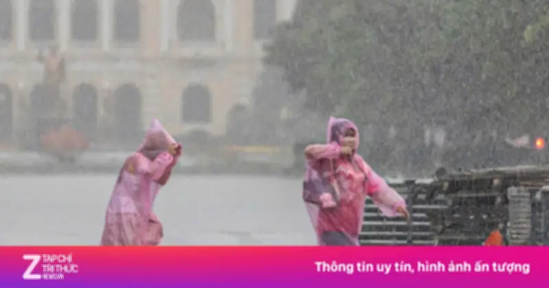 Cơn mưa vàng giải nhiệt TP.HCM sau chuỗi ngày nắng nóng gay gắt