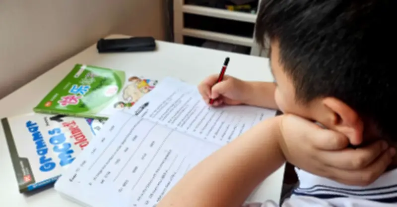 Cơn sốt học thêm và cái giá ẩn sâu của thành tích học tập