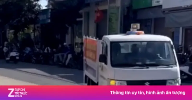 Công an dùng ô tô chuyên dụng chở thí sinh ngủ quên đi thi lớp 10