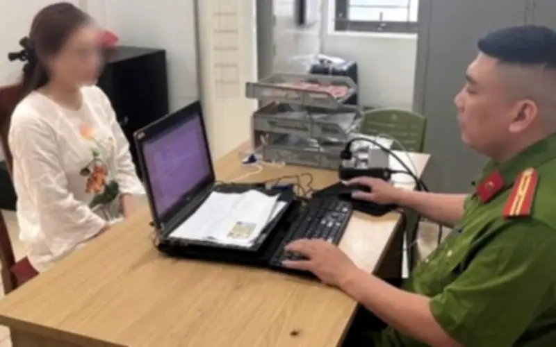 Công an lập hồ sơ xử lý người phụ nữ liên tục chửi tạt tài xế ô tô giữa đường