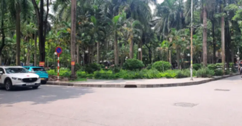 Công an mời người phụ nữ đánh người đàn ông sau va chạm ở Hà Nội đến làm việc