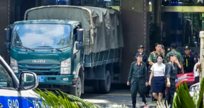 Công an phong tỏa cửa hàng vàng Phúc Thành ở Ninh Bình