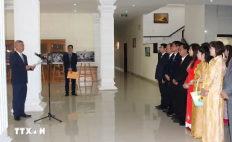 Cộng đồng người Việt tại Campuchia dâng hương tưởng niệm Chủ tịch Hồ Chí Minh