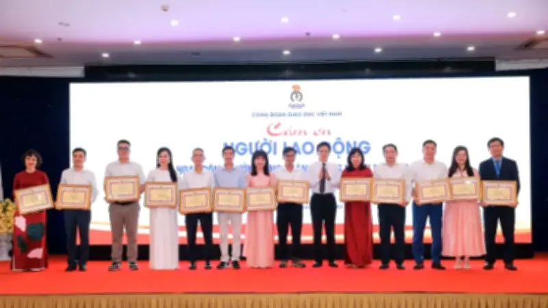 Công đoàn Giáo dục Việt Nam tri ân người lao động qua chuỗi sự kiện ý nghĩa