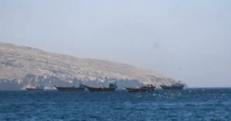Căng thẳng Mỹ-Iran leo thang: Eo biển Hormuz đóng cửa, kinh tế toàn cầu chịu tổn thất