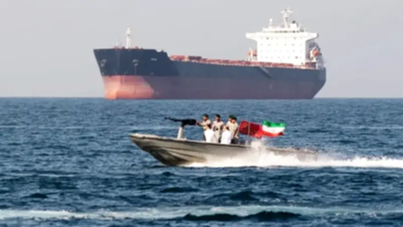 Căng thẳng Mỹ-Iran leo thang tại eo biển Hormuz: Cuộc đối đầu ngoại giao pháo hạm