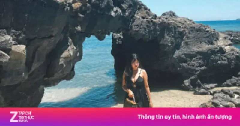 Cảnh báo du khách không leo trèo cổng Tò Vò ở Lý Sơn dịp lễ