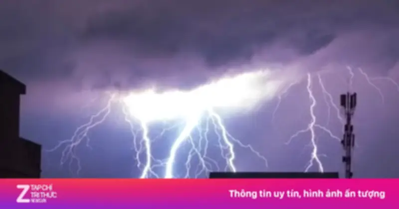 Cảnh báo lốc sét, mưa đá, gió giật mạnh trên cả nước trong 30 ngày tới