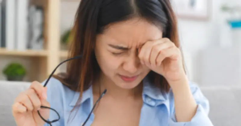 Cảnh báo nguy cơ tổn thương mắt do thói quen dụi mắt thường xuyên