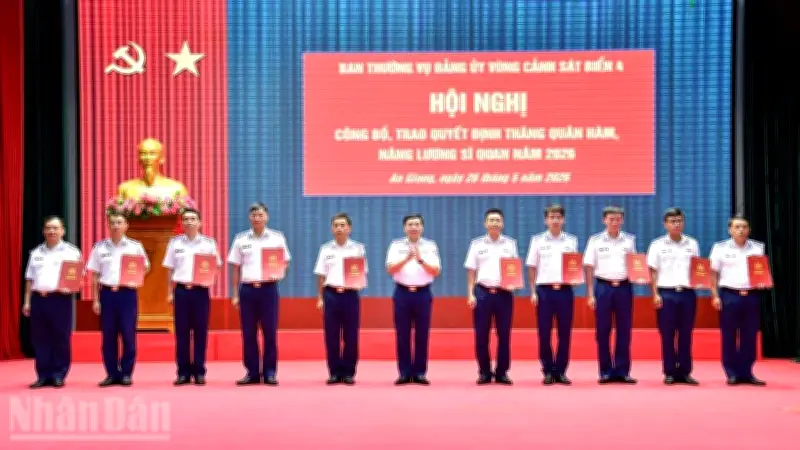 Cảnh sát biển Việt Nam thăng quân hàm cho 75 sĩ quan
