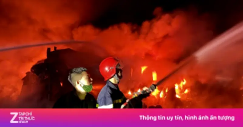 Cảnh sát xuyên đêm dập tắt đám cháy kho xưởng tại Phú Thọ, không có thiệt hại về người