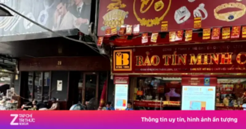 Cảnh tượng lạ trên phố vàng Hà Nội: Giá giảm sâu, khách vắng tanh