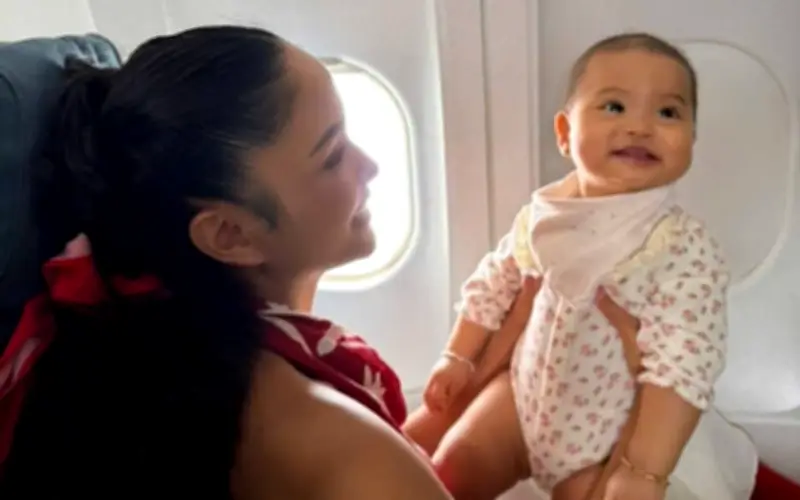 Con gái H'Hen Niê 8 tháng tuổi đã đi 7 chuyến bay, biểu cảm đáng yêu mỗi lần đi máy bay