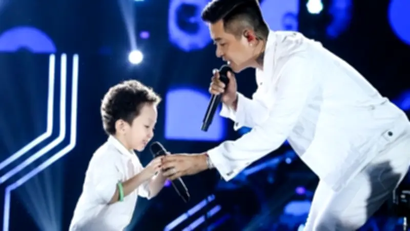 Con trai Tuấn Hưng từng gây sốt trong liveshow lúc 5 tuổi giờ ra sao?