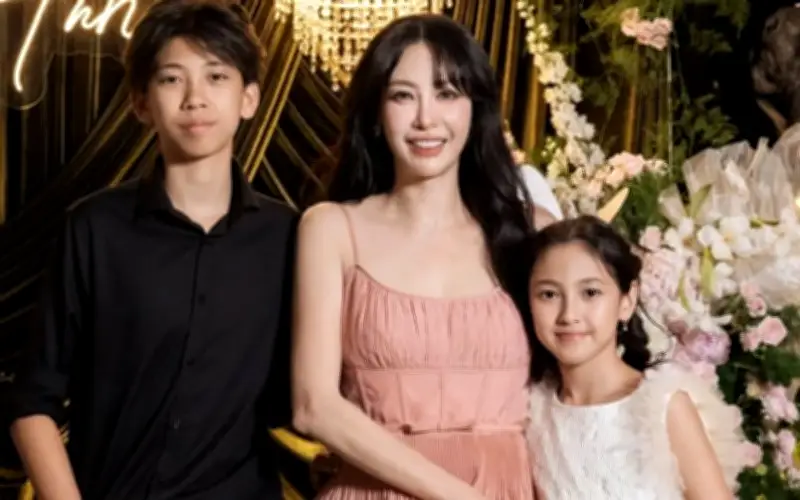 Con trai và con gái Hà Kiều Anh gây chú ý trong ngày đặc biệt của mẹ