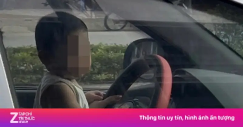 CSGT Hà Nội xử lý nữ tài xế để trẻ nhỏ cầm vô lăng khi xe chạy