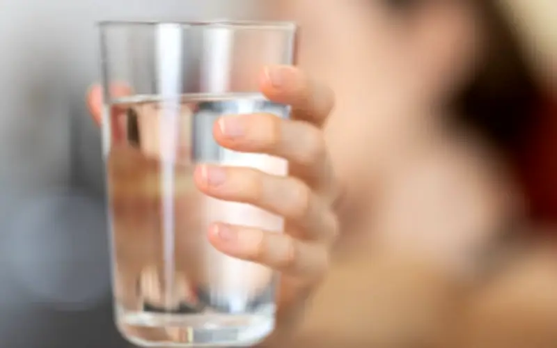 Cậu bé 10 tuổi suýt tử vong vì uống quá nhiều nước trong thời gian ngắn
