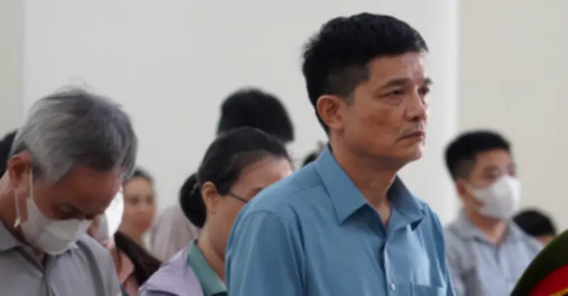 Cựu Cục trưởng An toàn thực phẩm Trần Việt Nga và chồng được giảm án