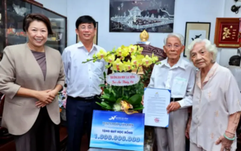 Cựu hiệu trưởng 91 tuổi tặng 1 tỷ đồng lập quỹ học bổng cho sinh viên nghèo